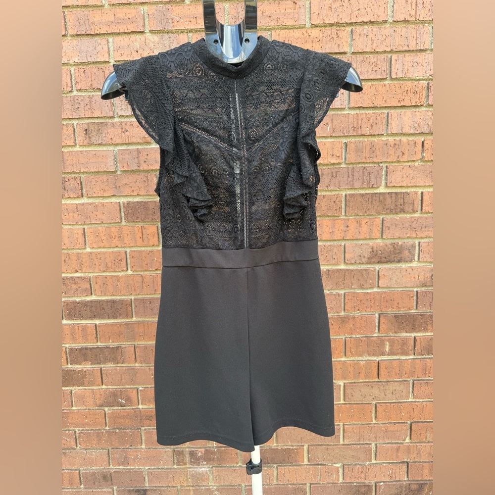 Madrag Solid Black Lace Romper Shorts Womens Size Large Mock Neck Sleeveless EUC